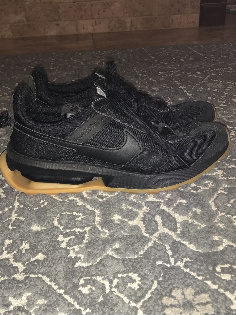 Nike Black Low-Top Sneakers with Gum Outsole